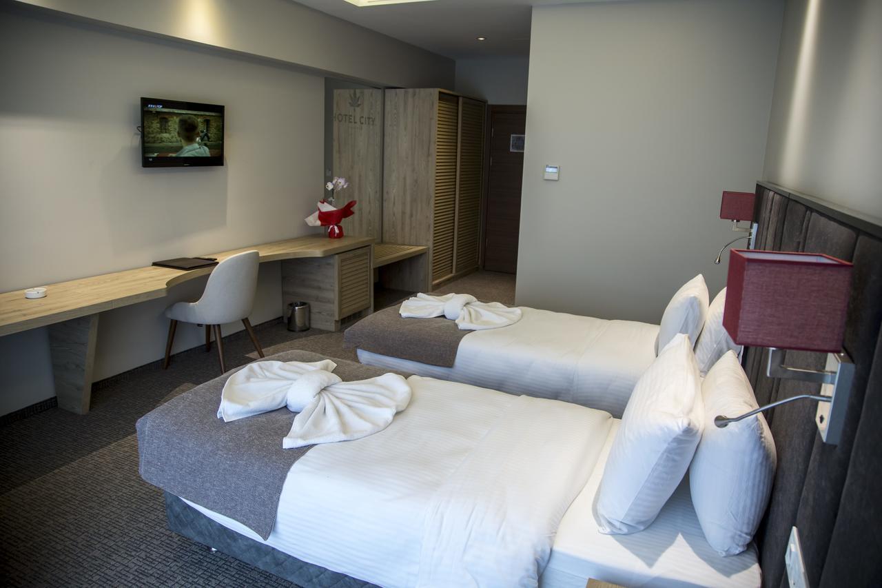 Hotel City Inegoel Bagian luar foto